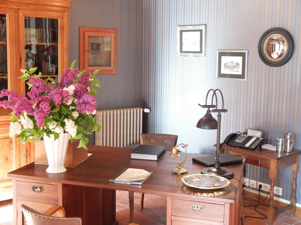 Auberge Du Grand Dauphin Dhuizon 외부 사진