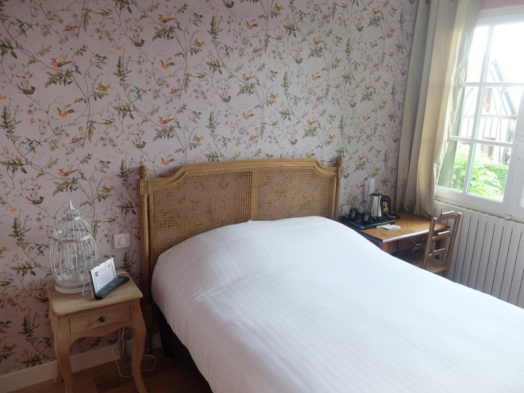 Auberge Du Grand Dauphin Dhuizon 객실 사진