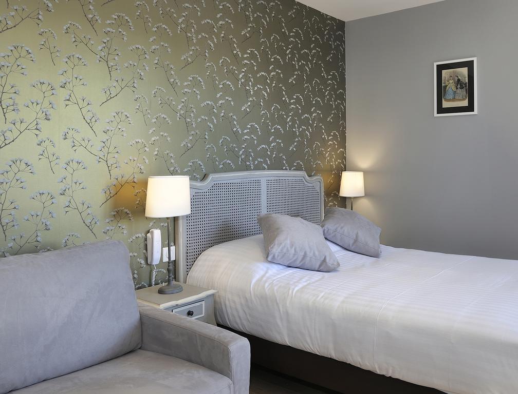 Auberge Du Grand Dauphin Dhuizon 객실 사진