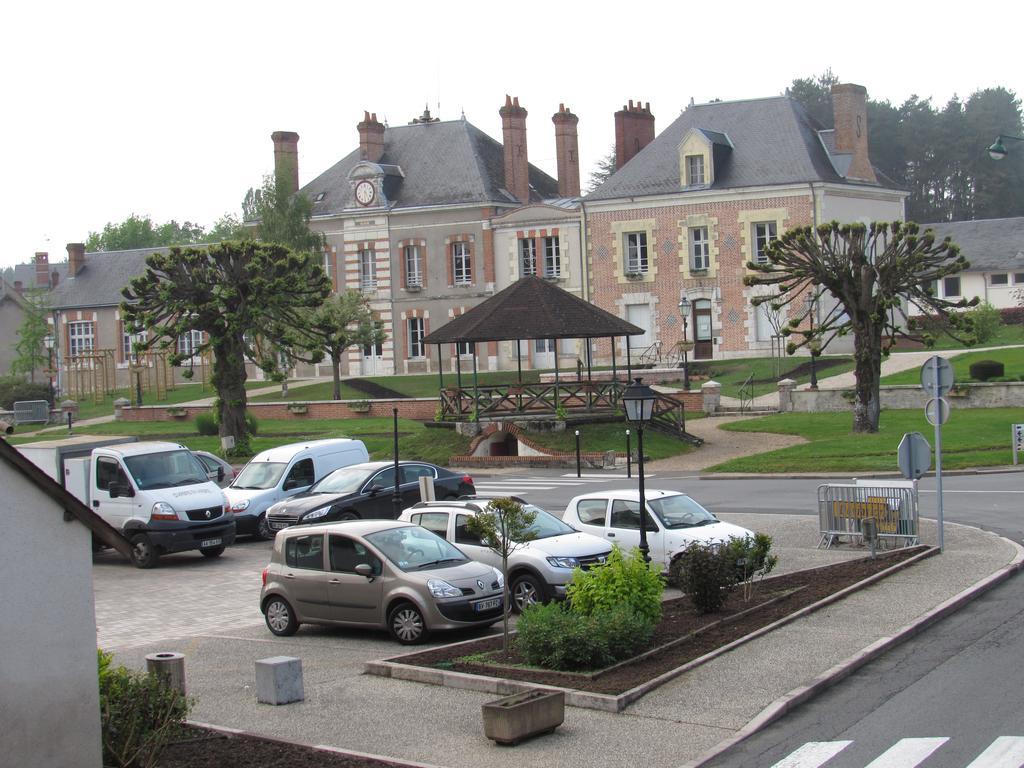 Auberge Du Grand Dauphin Dhuizon 외부 사진