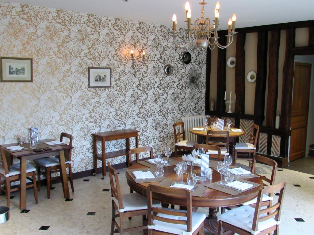 Auberge Du Grand Dauphin Dhuizon 외부 사진