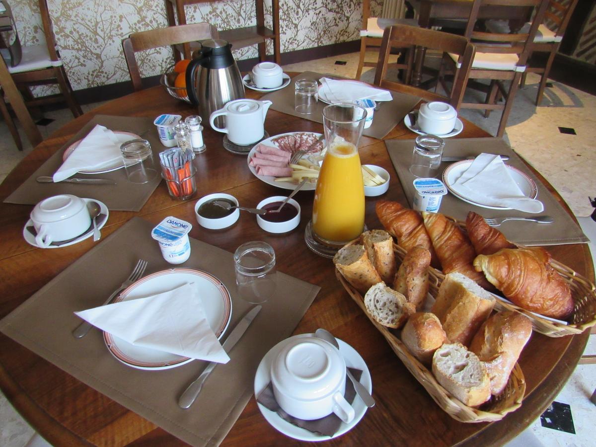 Auberge Du Grand Dauphin Dhuizon 외부 사진