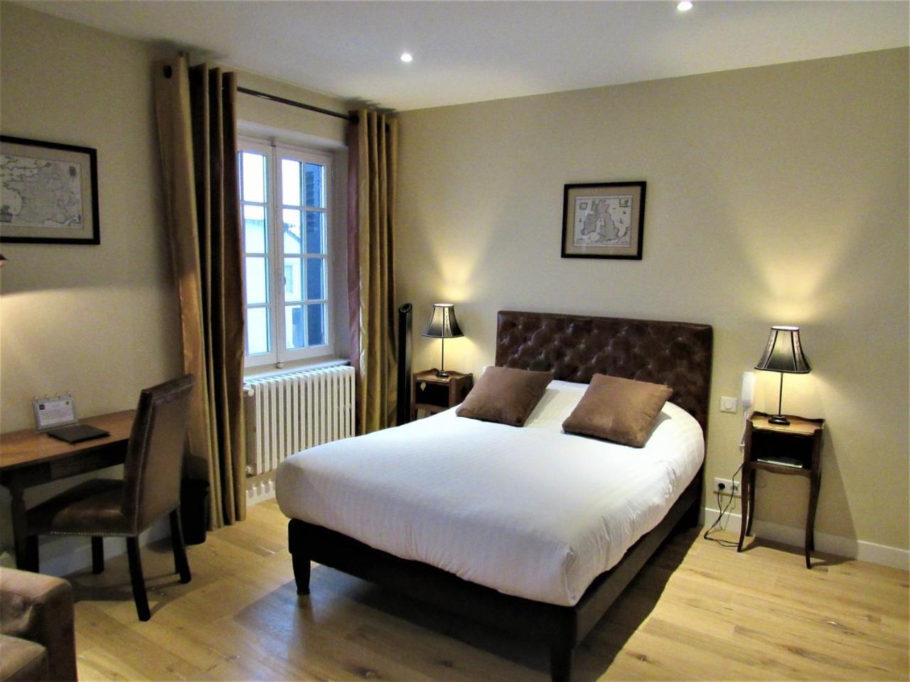 Auberge Du Grand Dauphin Dhuizon 외부 사진